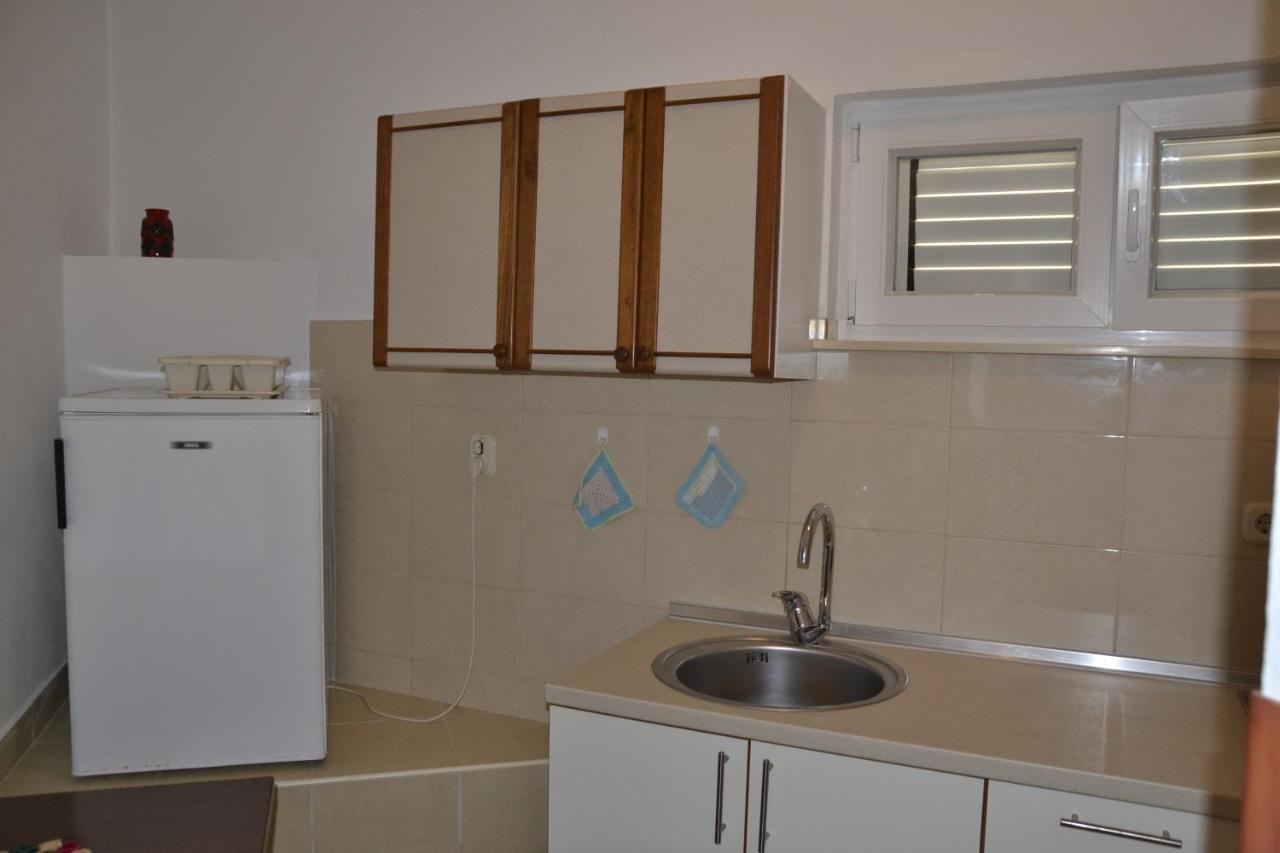 Apartments By The Sea Kustici, Pag - 6335 Zubovici Exterior photo